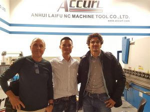 Venger xaridorlari ko'rgazmasimizga tashrif buyurishadi